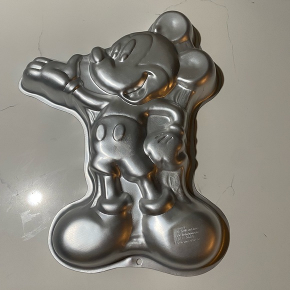 Vintage 1995 Wilton Full Body Mickey Mouse Cake Pan 2105-3601 - Picture 3 of 4